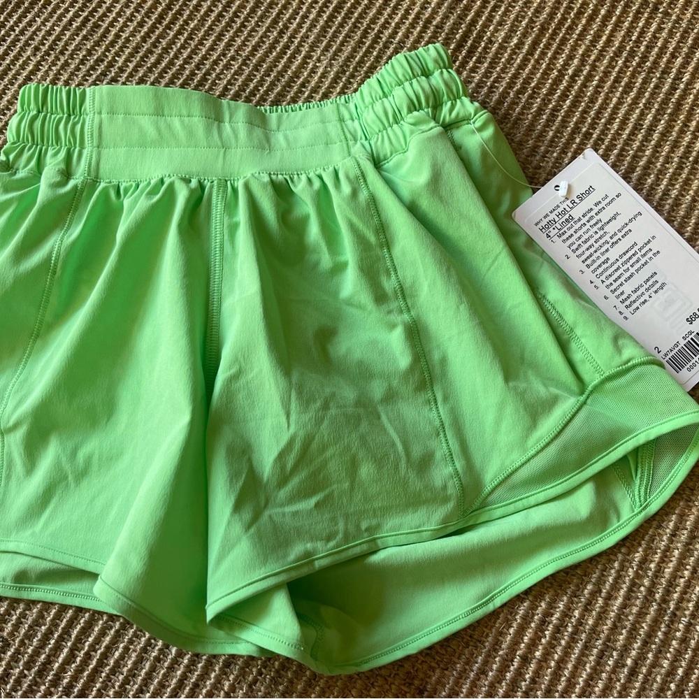 Lululemon Hotty Hot shorts low rise size 2 with 4” inseam in scream green NWT